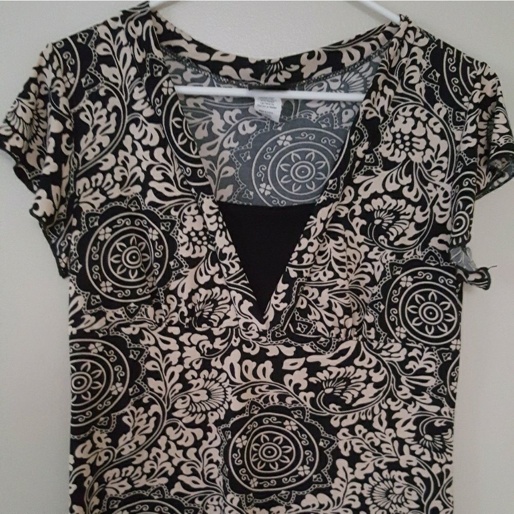 JKLA Womenโs Black Beige Floral Blouse Short Sleeve Top Size Medium Casual